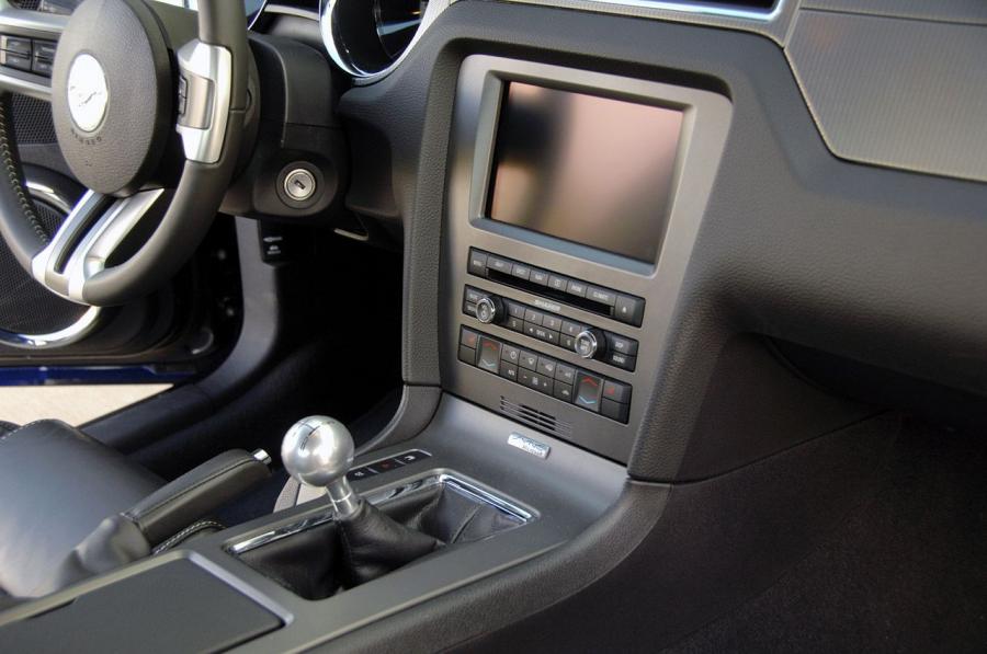  Ford Mustang GT 2010 года  (фото 19 из 213)